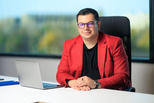 Softbinator înregistrează 6,4 milioane lei în T1 2025, scădere de 5%. Extindere globală și adaptare la tehnologiile AI în focus.