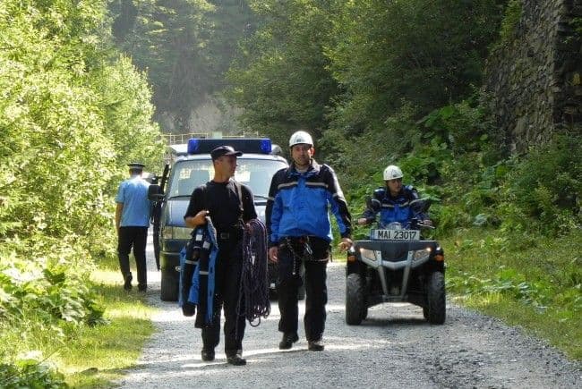 Familie cu doi copii dispărută, căutată intens de jandarmi, salvamontiști și voluntari de două zile fără veste.