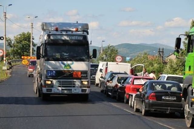 Haos pe șoseaua cea mai aglomerată din vest. Deviere temporară între Margina și Coșava din cauza închiderii autostrăzii. Anunțul DRDP Timișoara.