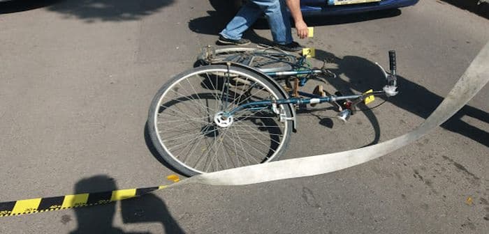 Femeie accidentată pe bicicletă în cartierul Freidorf, Timișoara – Transportată de urgență la spital după coliziunea cu un autoturism