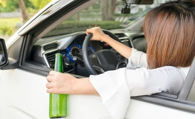  Polițiștii Fac o Descoperire Surprinzătoare pe Strada din Complexul Studențesc