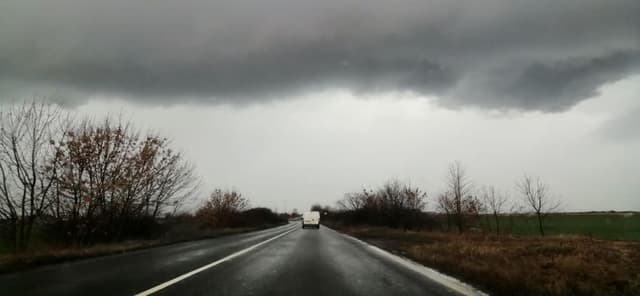  Cod Galben de Vijelii și Grindină în Timiș: Avertizare Meteo Imediată pentru Estul Județului