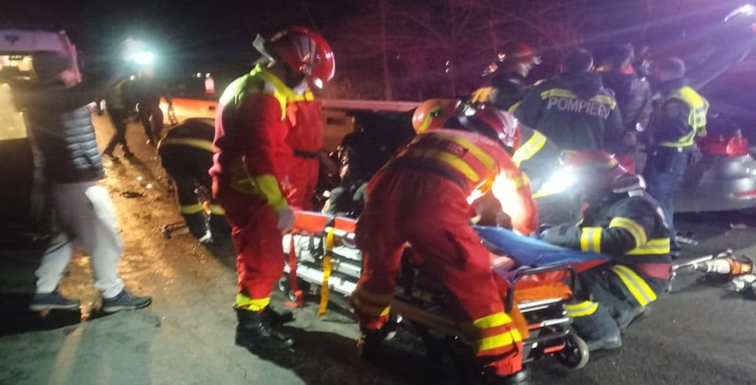 Camion Lovește Mașină și o Proiectează într-o Autoutilitară pe Cea mai Aglomerație Rutieră din Timiș!
