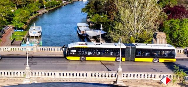 Timișoara își extinde flota cu 30 de autobuze electrice noi și stații de încărcare, finanțate din fonduri europene. Licitația este acum deschisă!