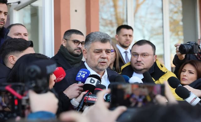  Ciolacu demisionează. Direcţia partidului—guvernare sau opoziţie—se hotărăşte marţi în contextul reformei politice.