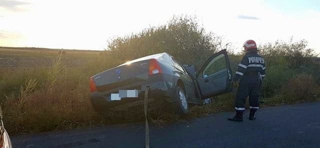  Accident lângă Timișoara. Șoferul cu alcoolemie de 1,26 la mie nu a mai văzut drumul și a avariat grav mașina.