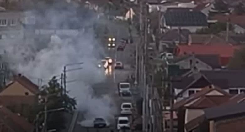  Strada Înecată în Fum, Urmărit de Polițiști | Află Detalii Despre Incidentul Surprins în Video