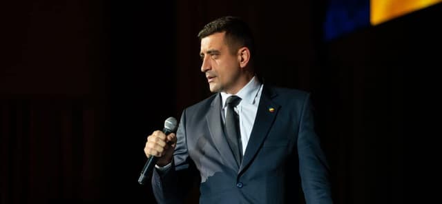 George Simion își recunoaște înfrângerea și îl felicită pe Nicușor Dan pentru succesul obținut în alegerile prezidențiale din România
