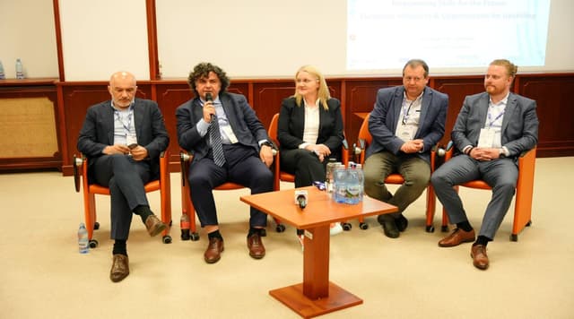  Pilonul Central pentru Transformarea Forței de Muncă în Industria Automotive prin Inițiative Europene și Oportunități de Perfecționare