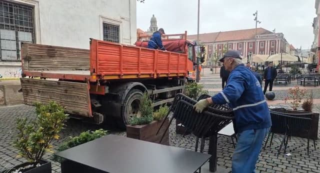  Terasele Neautorizate din Centrul Timișoarei, Închise de Primărie După Expirarea Ultimatumului. VIDEO