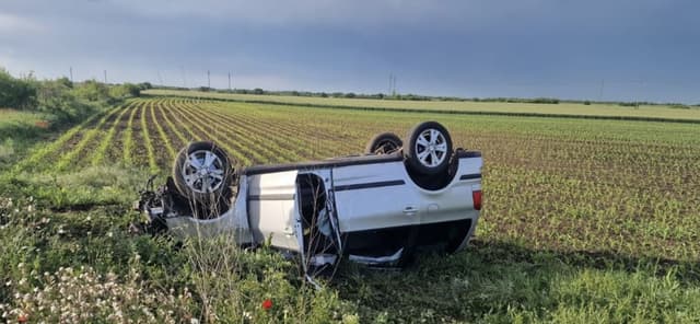 Șofer Rămas Captiv într-o Mașină Răsturnată la Timiș, Salvat de Echipajul Internațional FRONTEX. Vezi Imagini Dramă!