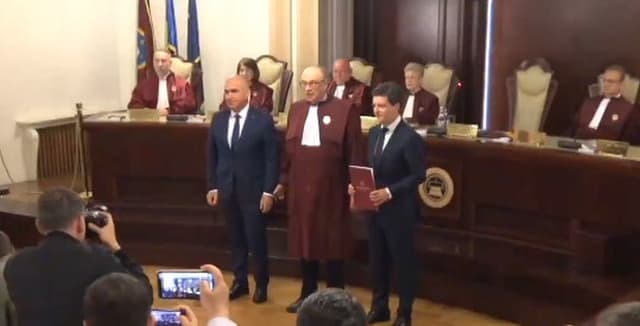  Nicușor Dan devine oficial președintele României. Rezultatele alegerilor validate solemn.