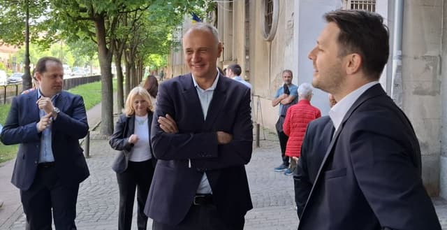  Am ales cu grijă, sperând în reformarea României