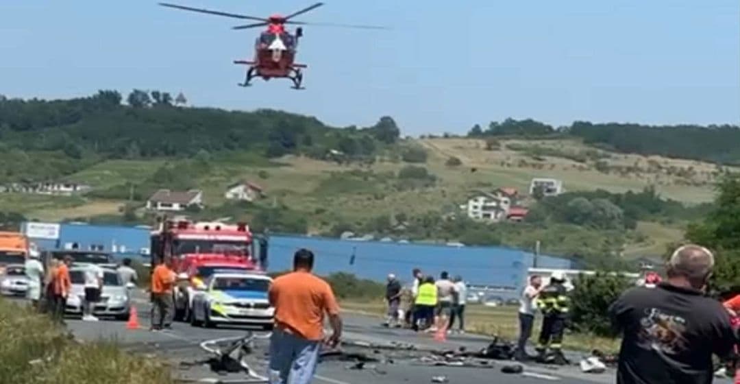 șoferiță de 34 de ani și-a pierdut viața lovind un tir. Intervenție de descarcerare. FOTO
