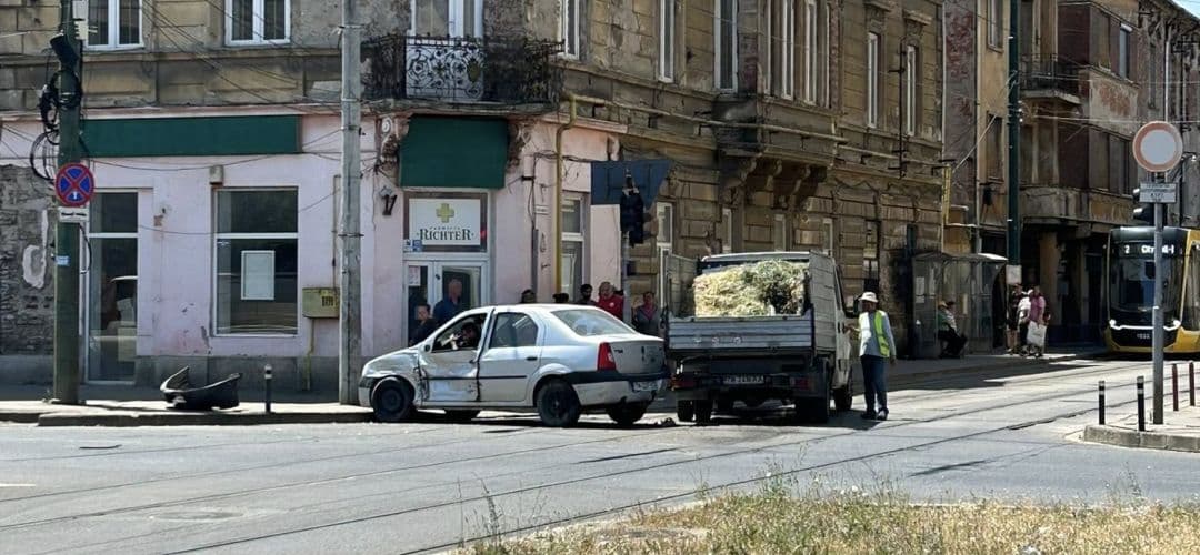 Șoferii Deviniți Pietoni după Un Moment de Neatenție pe Bulevardul Iuliu Maniu