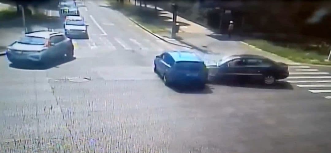 Femeie rănită și trafic paralizat. Vezi momentul impactului dramatic - VIDEO
