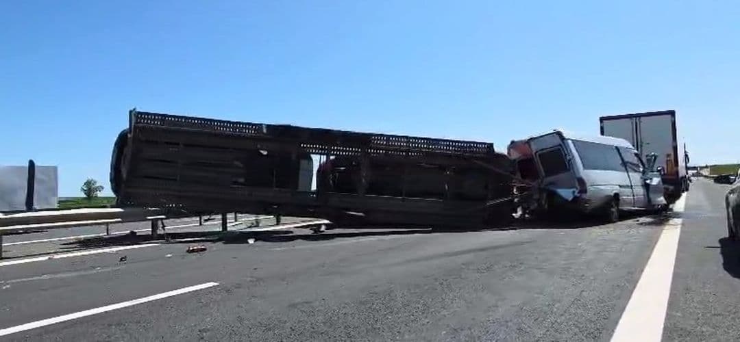 Accident cu trei vehicule în Timiș, multiple victime și trafic oprit. Află detalii și vezi VIDEO.