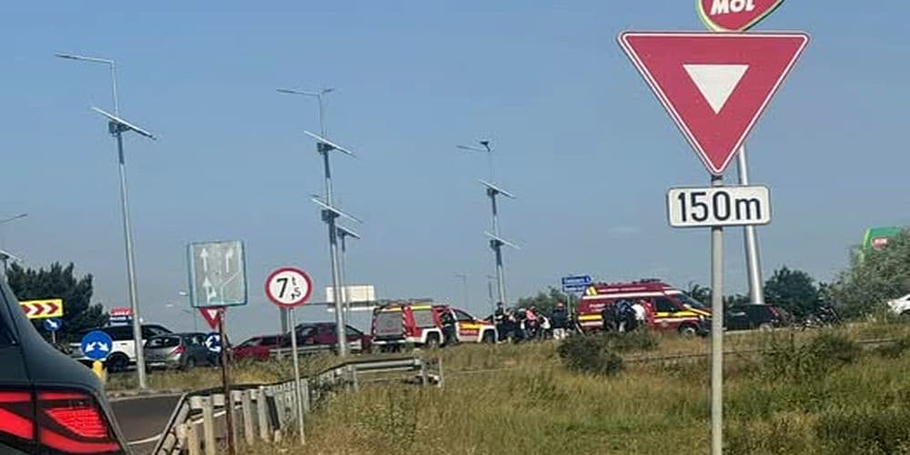 Motociclista de 27 de ani, accidentată de un șofer neatent la ieșirea din Dumbrăvița, pe centura Timișoarei, într-o seară de sâmbătă.
