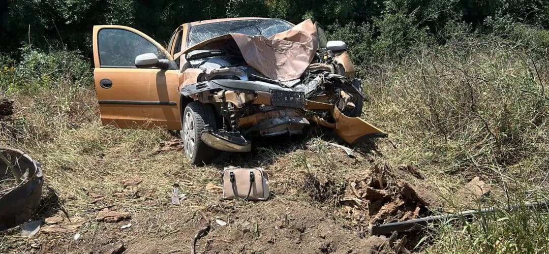 Accident fatal pe 'Șoseaua Morții'. O femeie și-a pierdut viața lângă Timișoara după coliziunea mașinii cu un copac