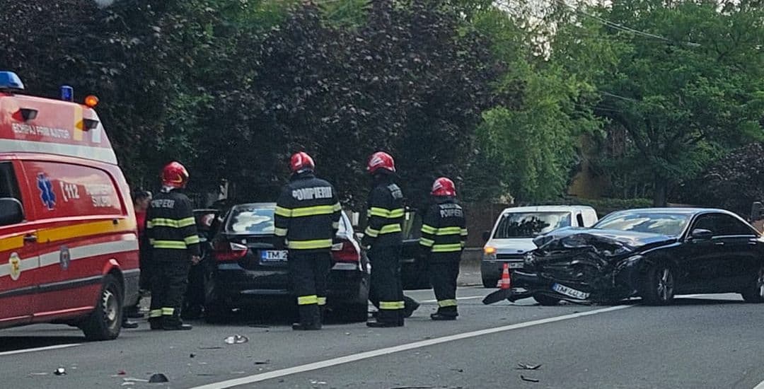 Coliziune Dramatică cu Trei Mașini pe Bulevardul Brâncoveanu. O Șoferiță Însărcinată Preluată cu Ambulanța. VEZI IMAGINI!
