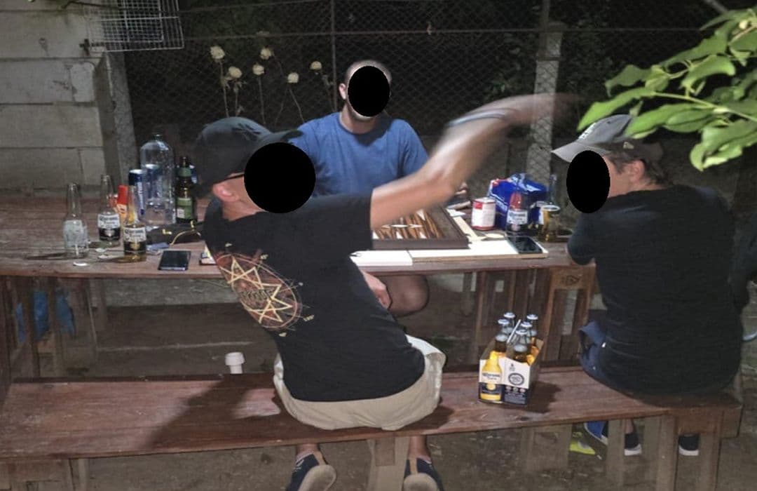 Zeci de gălăgioși și bețivi, sancționați de poliție noaptea. Peste 100 de amenzi în două luni. FOTO