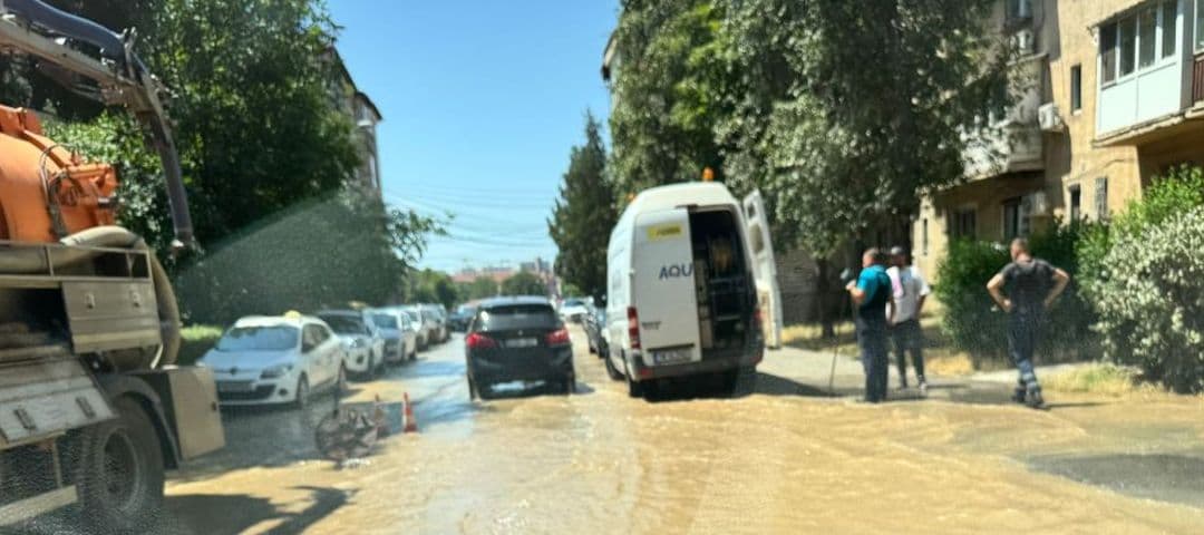 Conductă spartă inundă zona Căii Aradului. Imagini detaliate!