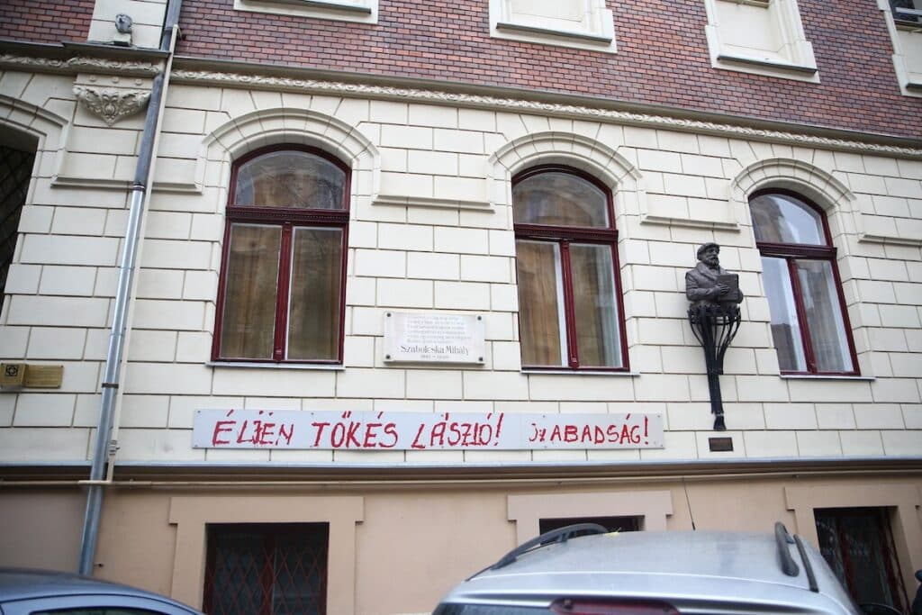 Plăcuța simbol a Revoluției din '89, distrusă pe Biserica Reformată din Timișoara - Poliția în căutarea vandalului
