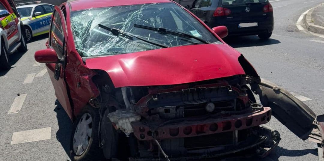 Șoferiță rănită într-un accident la intersecția Aristide Demetriade și Bulevardul Antenei, Timișoara. Impact puternic între două autoturisme.