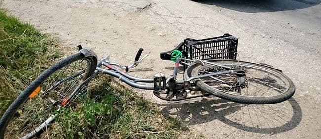 Biciclistă de 52 de ani rănită grav într-un accident cu o autoutilitară în Timișoara - ajunge la spital după coliziune la intersecție.