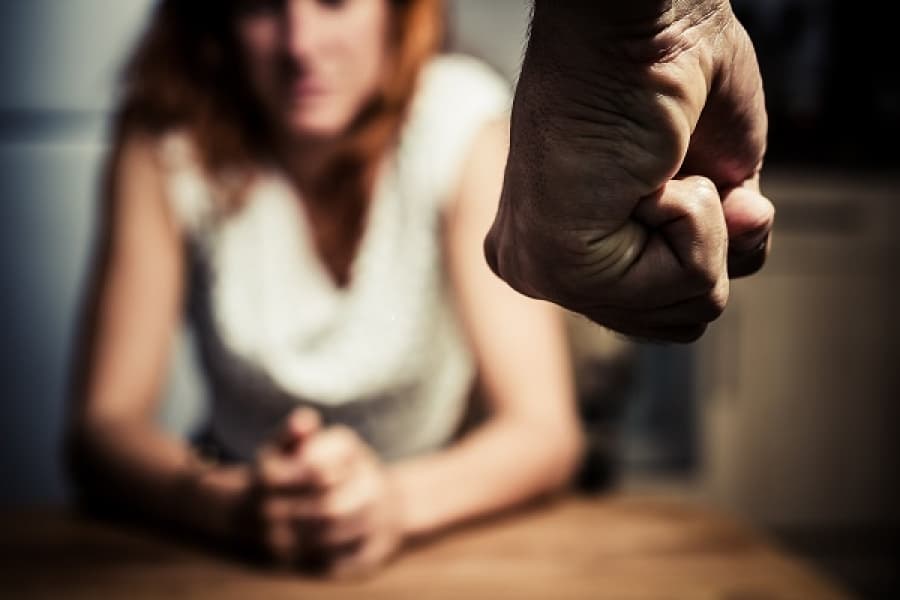 Bărbat de 36 de ani reținut la Timișoara pentru ignorarea ordinului de protecție și amenințări grave la adresa fostei soții și a familiei.