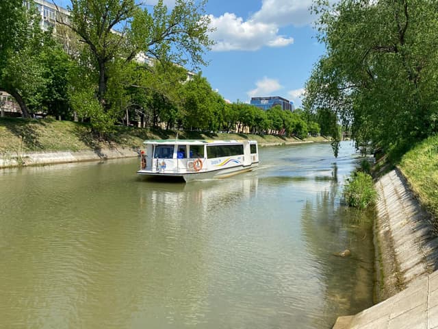  Trasee scurte pentru vaporașe, sâmbătă aproape toată ziua.