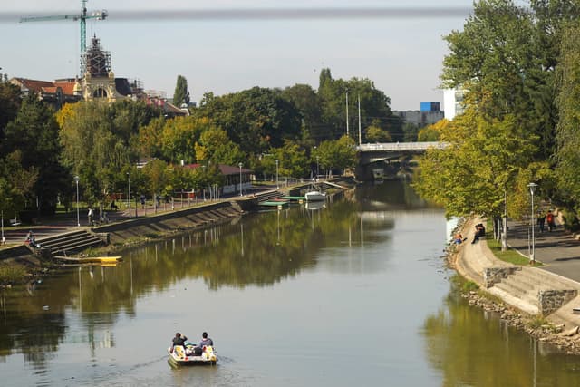  Emoție și Tehnologie în Curse de Bărci la Timișoara