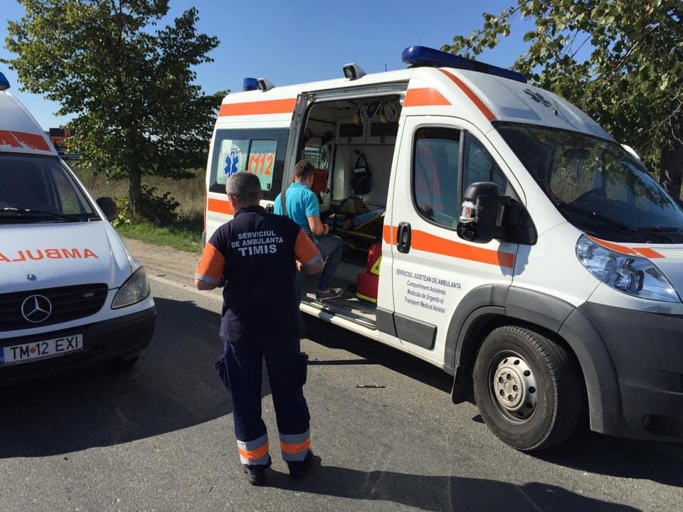 Copil de 8 ani și bărbat de 40 de ani, victimele unui accident cu trei mașini