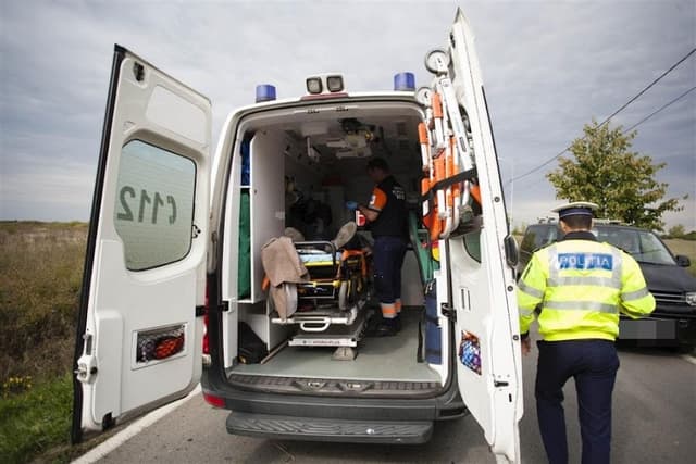  O Femeie Transportată la Spital, Poliția Deschide Ancheta
