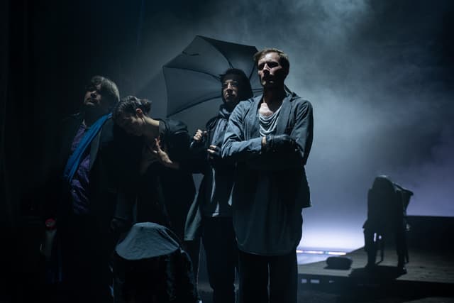  Repertoriul din Mai la Teatrul German: Revine Spectacolul Dragonul și Alte Producții Surpriză pe Scena Timișoreană
