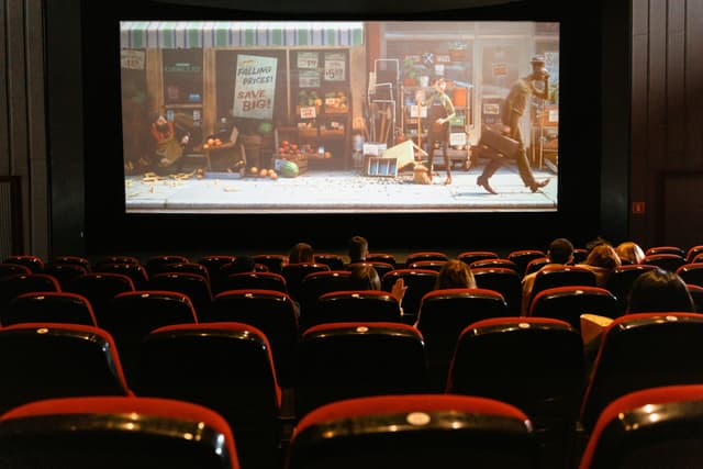  Lansare de carte, recital cameral, filme și expoziții!