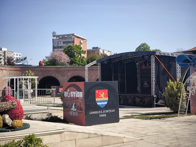  Concert sub Cerul Liber și Priveliști Minunate ale Timișoarei de pe Escalinadă