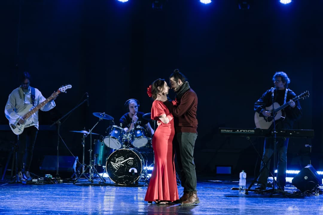  Plai cu dor la Lugoj: O călătorie artistică între purificare și renaștere pe scena Teatrului Traian Grozăvescu