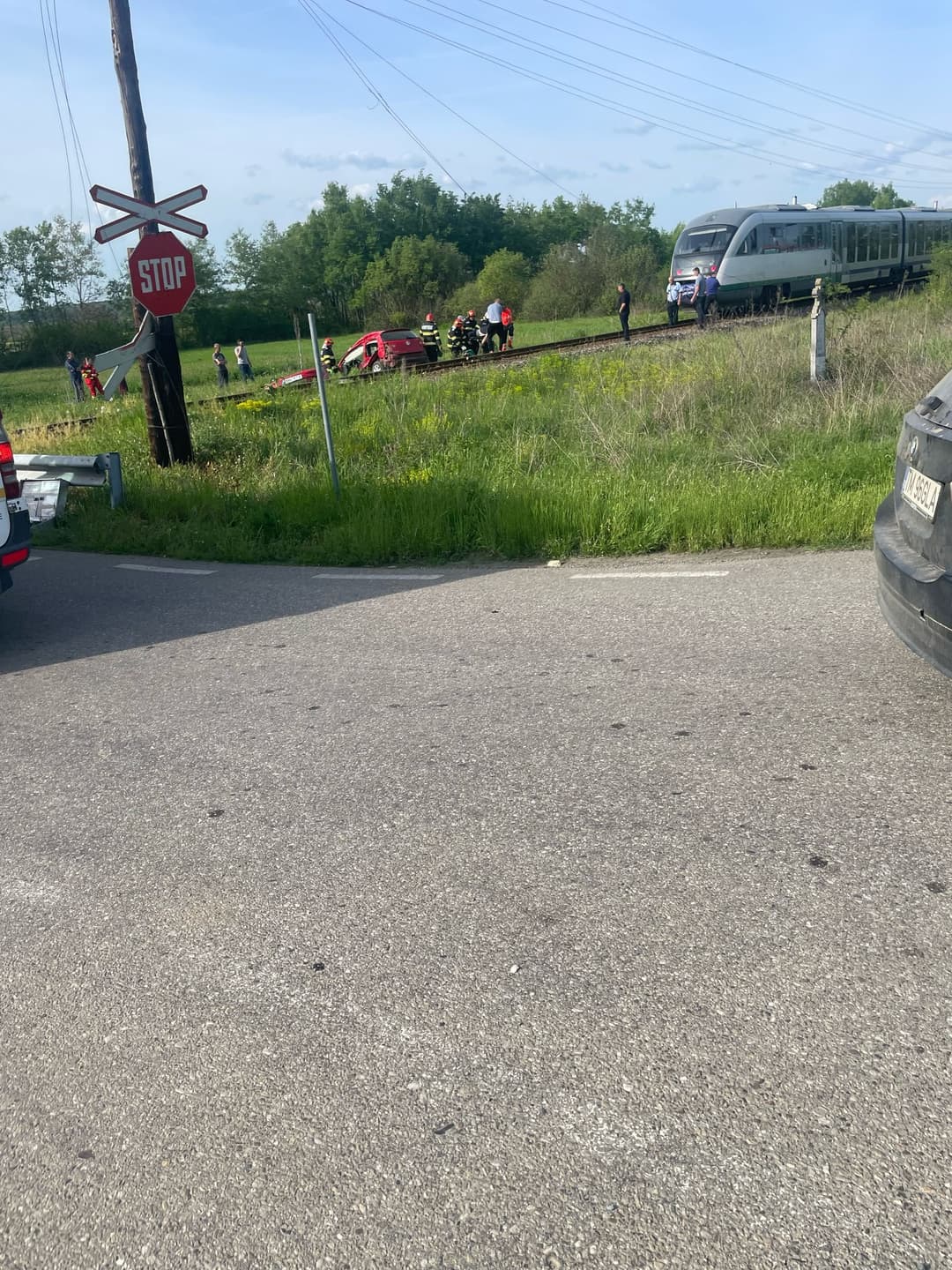  Două Vieți Pierdute în Coliziunea Dintre Tren și Mașină, Intervenție de Urgență a Pompierilor pe DJ 609B