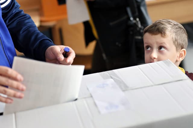 Peste 246.000 de Alegători din Diaspora au Votat până Sâmbătă Dimineața, Ora 10, în Al Doilea Tur al Alegerilor Prezidențiale