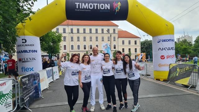 Echipa Imobiliare Finance aleargă la Timotion Timișoara, pe 11 mai, pentru a sprijini proiectul Bursa Adevărului și a aduce schimbare în comunitate!