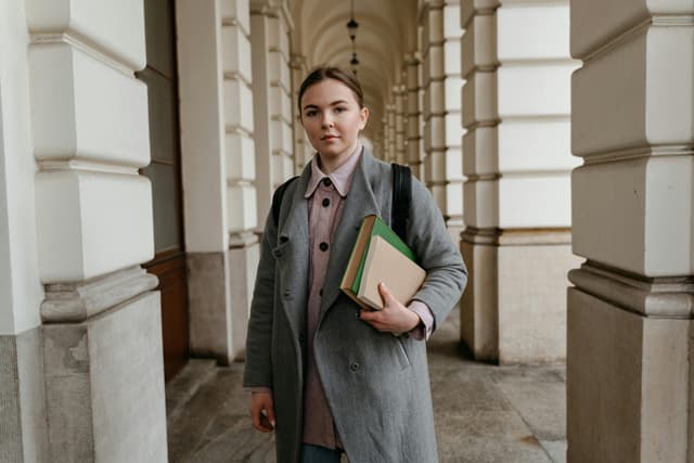  Burse Internaționale Finanțate de Stat pentru Studii în Străinătate
