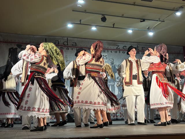  Sânnicolau Mare și Deta împart egal trofeul Festivalului - Concurs Lada cu zestre în acest an!