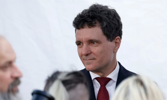 Nicușor Dan la dezbaterea de la Parlament fără Simion, ocupat în Polonia cu susținerea unui candidat. Dezbaterea are loc marți, ora 20.
