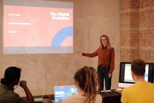  Timișoara Innovation City: lideri din tech, cultură și administrație discută viitorul orașului
Titlu rescris: Timișoara Innovation City: Viziunea comună a liderilor din tehnologie, cultură și administrație pentru viitorul sustenabil al orașului