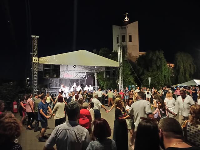  Sărbătoare la Dumbrăvița de Rusalii: Află Cine va Cânta la Ruga Comunei în Perioada 6-9 Iunie!
