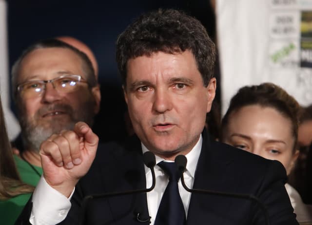  Nicușor Dan pe primul loc după numărarea voturilor din peste 50% din secții - Noi date preliminare disponibile!