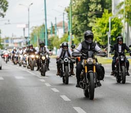 Ce evenimente ne așteaptă în Timișoara pe 24 mai 2025? Participă la plimbarea Gentlemanilor, ceremonia UVT sau alege un concert sau film!