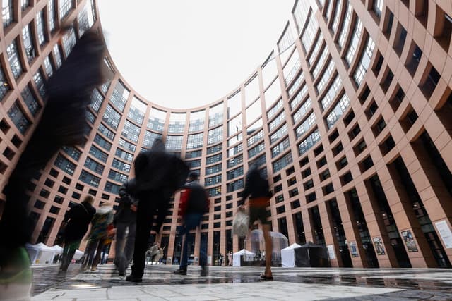 Parlamentul UE solicită extinderea implementării PNRR cu 18 luni pentru a susține investițiile post-pandemie ale României