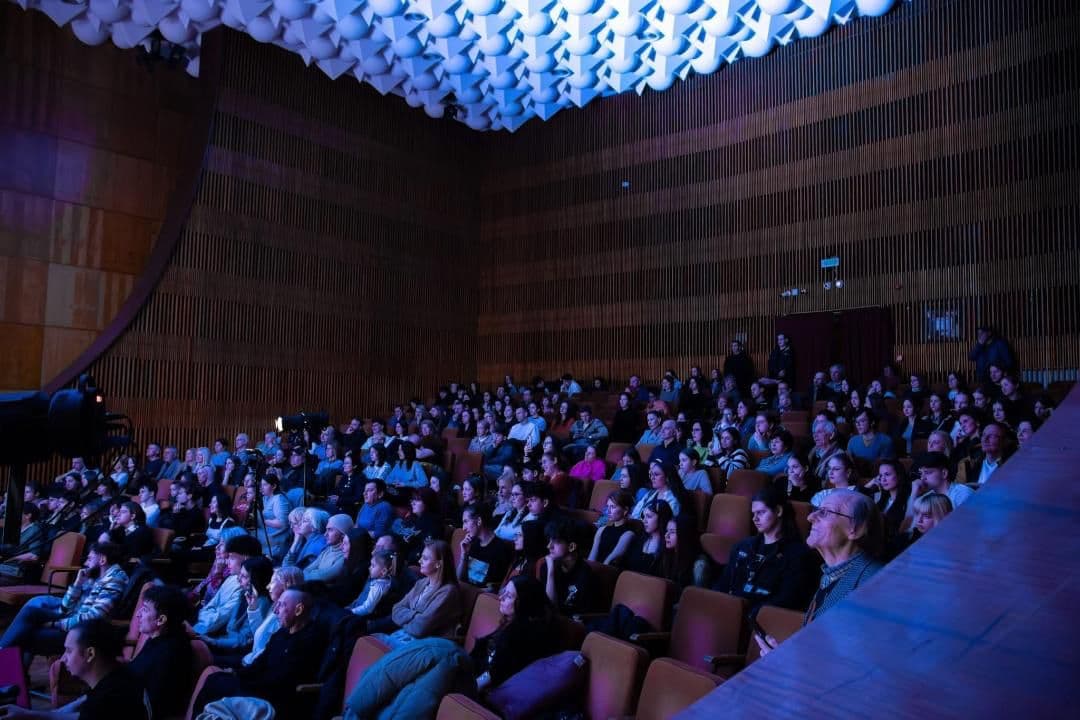 Tinerii talentați ai Liceului de Artă Ion Vidu strălucesc la a treia ediție Itinerant teatral din Timișoara!